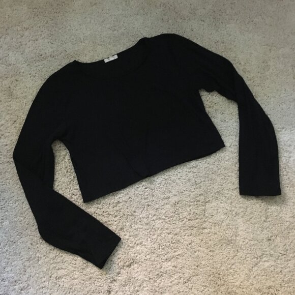 Stretchy Cropped Black Ribbed Top - Picture 4 of 11